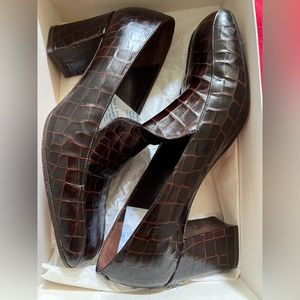 Ladies Via Spiga Pumps